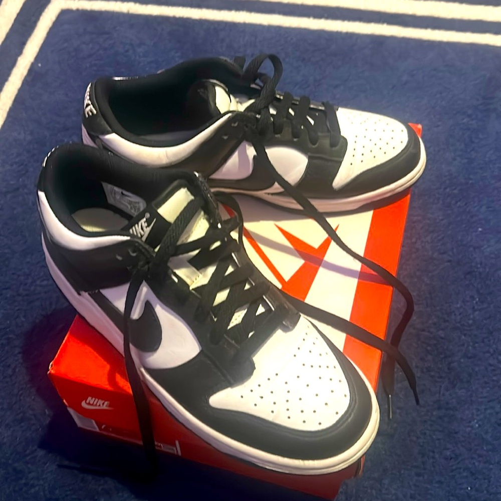Black and white low Nike Dunk sneakers